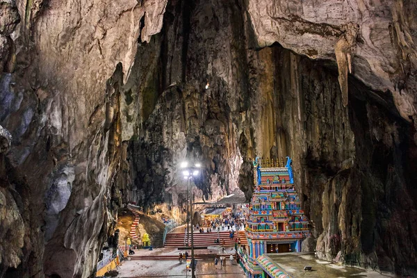Templo Medio Una Caverna Batu Caves Kuala Lumpur Malasia — Foto de Stock