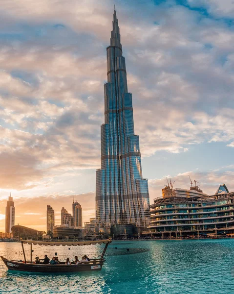 Бурдж Халіфа, світ найвищий хмарочос у Дубаї, ОАЕ — стокове фото