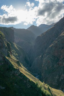 Manzaralı Kafkas Dağları manzarası