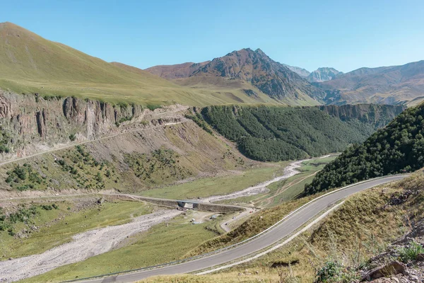 Scenic Kaukázusi Hegyek Kilátás — Stock Fotó