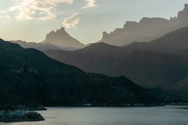 Elbrus bölgesinde güzel bir göl