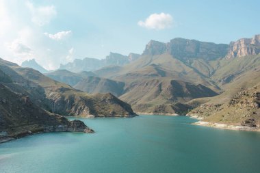 Elbrus bölgesinde güzel bir göl
