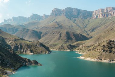 Elbrus bölgesinde güzel bir göl