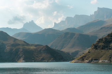 Elbrus bölgesinde güzel bir göl