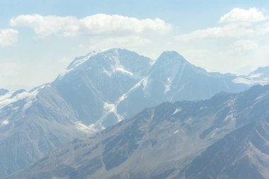 Kafkas dağlarının havadan görünüşü