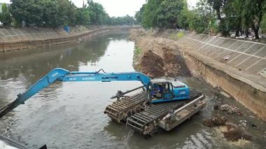 Şehirdeki bir inşaat alanında.