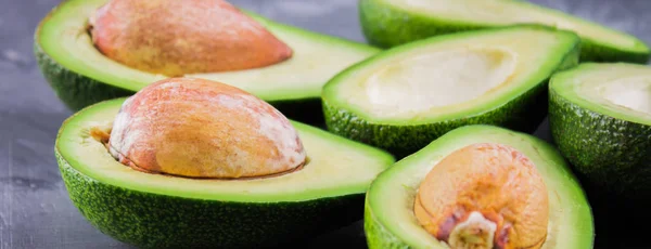 Avocado Frische Avocado Palta Auf Schwarzem Hintergrund Guacamole Zutat Vegetarische — Stockfoto