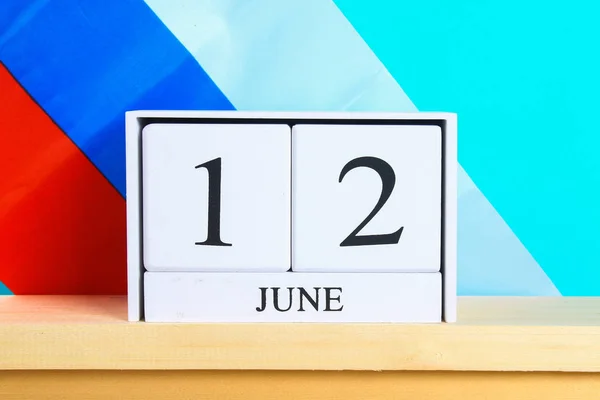 Ξύλινο Λευκό Ημερολόγιο Την Ημερομηνία Της Ιουνίου Φόντο Σημαία Της — Φωτογραφία Αρχείου
