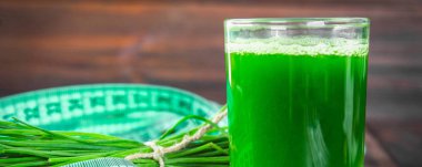 Buğday çimi vurdu. Buğday çimen suyu. Sağlık eğilimini