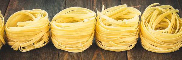 อยสดส วนผสมท าหร บการปร งอาหารพาสต Tagliatelle — ภาพถ่ายสต็อก