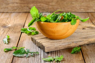 Taze yeşil ev roka yaprakları, rucola. Salata