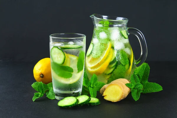 Água Com Gás Água Fresca Fresca Com Pepino Limão Gengibre — Fotografia de Stock