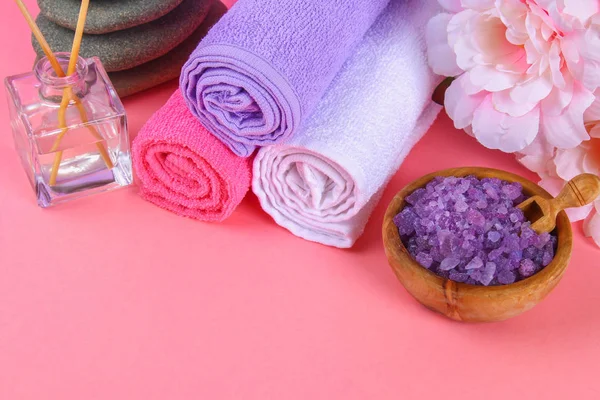 Spa Sur Fond Rose Pastel Serviettes Pierres Aromamaslo Bain Sel — Photo