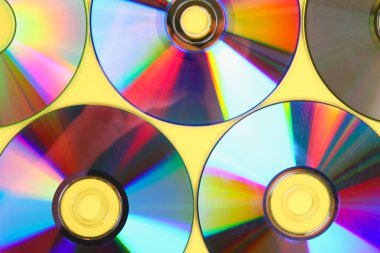 Kazık eski ve pis CD, Dvd pastel arka plan üzerinde. Kullanılan ve tozlu disk kopyalama yeri olan metin ekleme