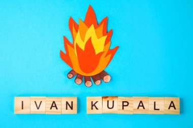 Pastel bir arka plan üzerinde ateş. Ivan Kupala gece sembolü