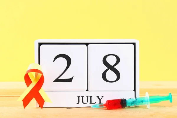 Världsdagen För Hepatit Trä Vit Kalender Visar Juni Ett Träbord — Stockfoto