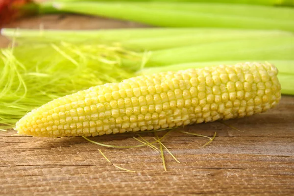 Close Van Een Jonge Oor Van Maïs Met Zijden Kwast — Stockfoto