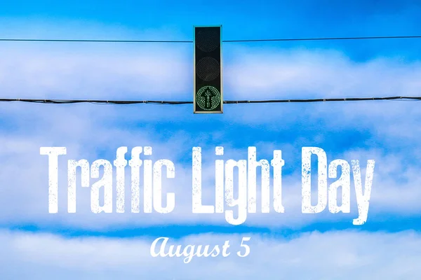 Día Internacional Del Tráfico Agosto Semáforo Contra Cielo —  Fotos de Stock