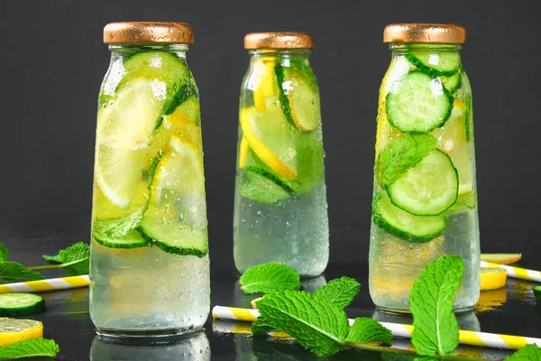 Agua Atrevida Agua Fresca Fría Con Pepino Limón Jengibre Menta —  Fotos de Stock