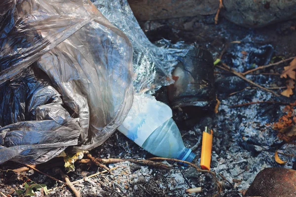 Umweltproblem Müllhalde Wald — Stockfoto