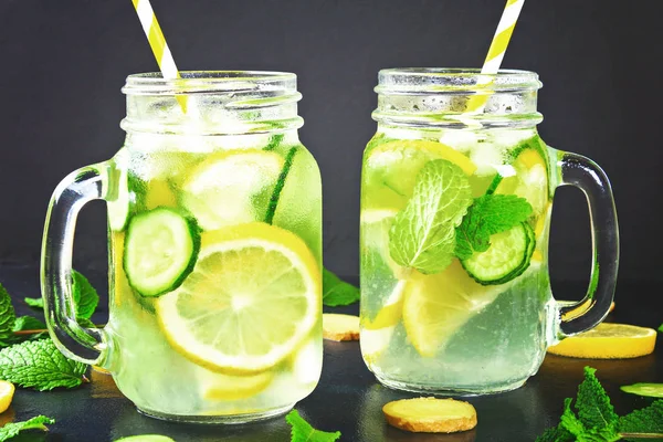 Água Com Gás Água Fresca Fresca Com Pepino Limão Gengibre — Fotografia de Stock