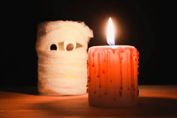 Koncept Pro Halloween Netopýři Mumie Jar Obvazy Svíčky Oranžové Pozadí — Stock fotografie