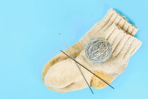 Ball Wool Knitting Needles Knitted Socks Color Pastel Table Needlework — Stock Photo, Image