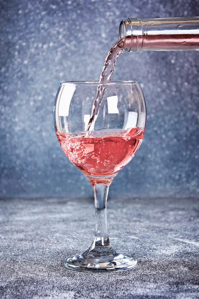 Wine Glass Stream Wine Pours Neck Bottle Wine Gray Background — Stock Photo, Image