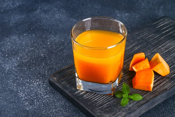 Smoothie Calabaza Jugo Calabaza Una Mesa Oscura Bebidas Otoño — Foto de Stock