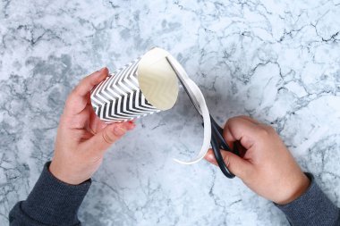 DIY Noel hediye. Nasıl bir karton Kupası hatmi ile bir güzel sürpriz hediye yapmak. Adım adım, atölye