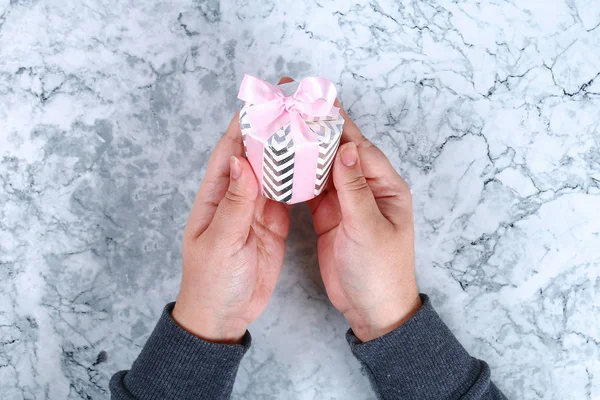 Diy Kerst Geschenkverpakking Hoe Maak Een Mooie Verrassing Cadeau Uit — Stockfoto