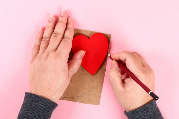 Red Handmade Diy Hearts Made Cardboard Yarn Pink Background Gift — Stock Photo, Image