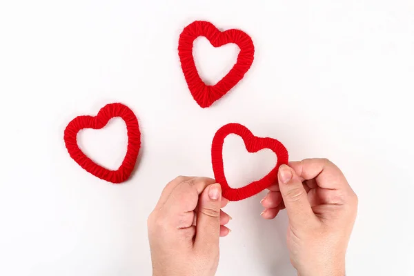 Red Handmade Diy Hearts Made Cardboard Yarn White Background Gift — Stock Photo, Image