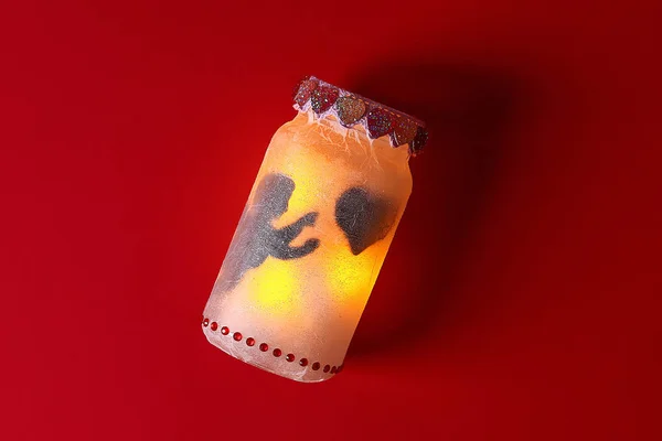 Diy 빨간색 배경에 항아리입니다 아이디어 세인트 발렌타인 항아리 접착제 단계적으로 — 스톡 사진