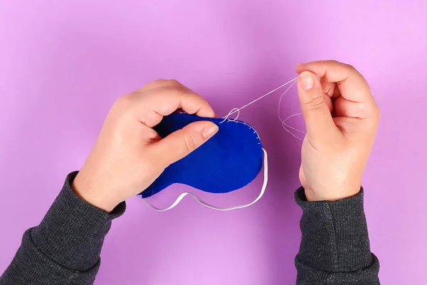 Máscara Sono Feltro Azul Diy Com Fio Branco Bordado Com — Fotografia de Stock