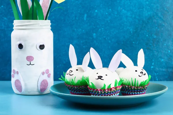 Diy Kaninchen Aus Ostereiern Auf Blauem Hintergrund Geschenkideen Dekoration Ostern — Stockfoto