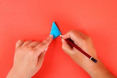 Diy üç boyutlu 3d tebrik kartı bir Yaşayan mercan arka plan anneler günü için çiçek ile.