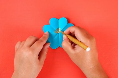 Diy üç boyutlu 3d tebrik kartı bir Yaşayan mercan arka plan anneler günü için çiçek ile.