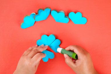 Diy üç boyutlu 3d tebrik kartı bir Yaşayan mercan arka plan anneler günü için çiçek ile.