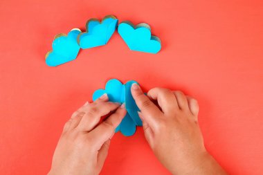 Diy üç boyutlu 3d tebrik kartı bir Yaşayan mercan arka plan anneler günü için çiçek ile.