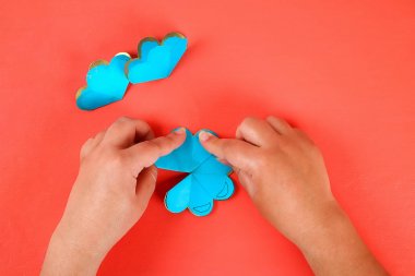 Diy üç boyutlu 3d tebrik kartı bir Yaşayan mercan arka plan anneler günü için çiçek ile.