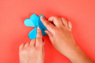 Diy üç boyutlu 3d tebrik kartı bir Yaşayan mercan arka plan anneler günü için çiçek ile.