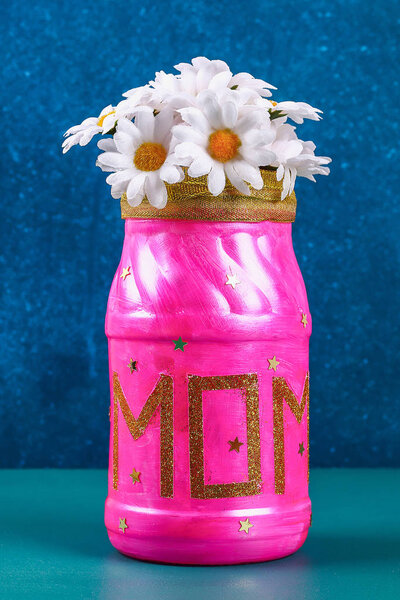 Diy Mothers Day vase with text from a glass jar, pink paint, sparkles glitter, stars, a gold ribbon