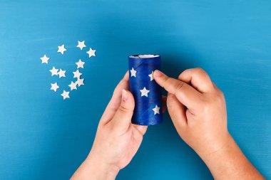 Diy windsocks 4 Temmuz tuvalet kol ve krep kağıt renkleri Amerikan bayrağı, kırmızı, mavi ve beyaz