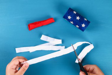 Diy windsocks 4 Temmuz tuvalet kol ve krep kağıt renkleri Amerikan bayrağı, kırmızı, mavi ve beyaz