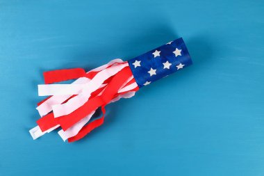 Diy windsocks 4 Temmuz tuvalet kol ve krep kağıt renkleri Amerikan bayrağı, kırmızı, mavi ve beyaz