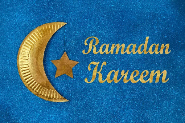 Diy Ramadan kareem crescent moon with a star from a disposable cardboard plate and gold paint. — Stock Photo, Image