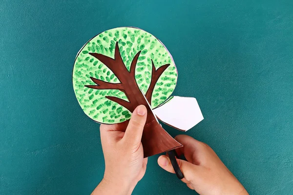 Diy árbol de papel cuatro estaciones verano, otoño, invierno, primavera. Árbol 4 temporada. Creatividad infantil — Foto de Stock