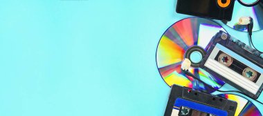 Evrim müziği kavramı. Kaset, CD-disk, MP3 çalar. Klasik ve modernlik. Müzik desteği.