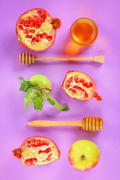 Rosh hashanah jewish konsep liburan Tahun Baru. Simbol tradisional. Apel, madu, delima . — Stok Foto
